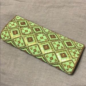 Beaded clutch